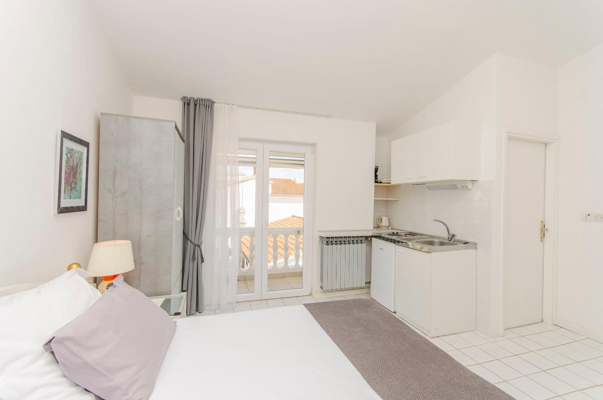 Apartments And Rooms On The Beach Vodice Exterior foto